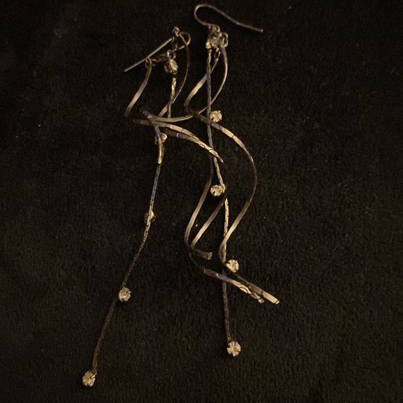 Black metallic swirl 3” dangle earrings - Picture 2 of 3